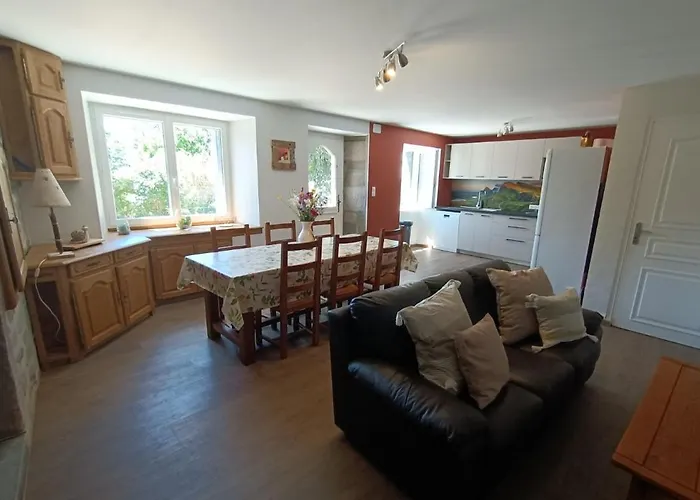 6 Personnes A Pailherols * Saint-Clement (Cantal)