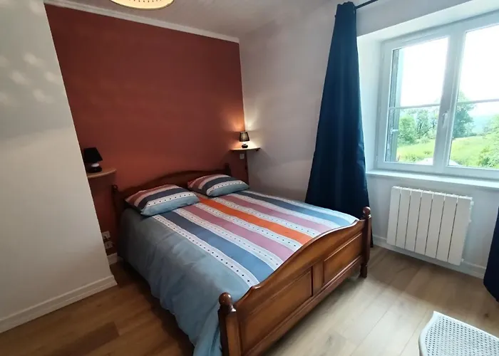 6 Personnes A Pailherols Saint-Clement (Cantal)